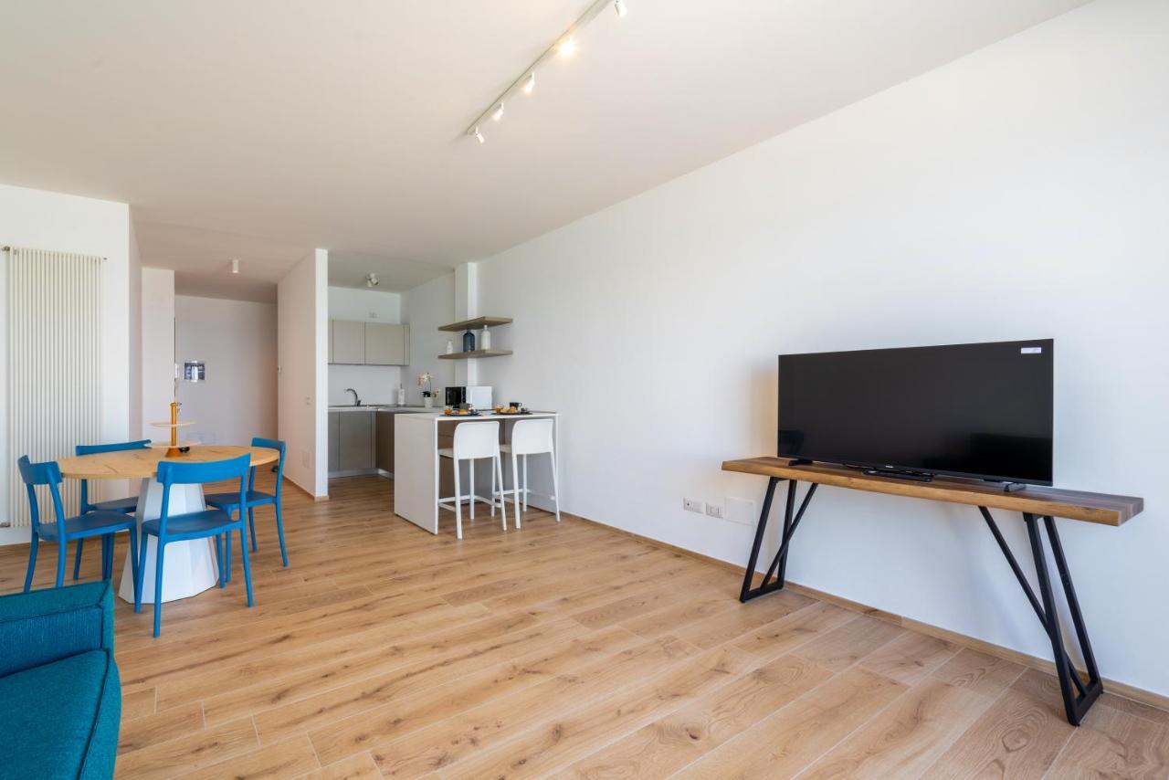 Waterfront Apartment With Seaview Balcony Bari Eksteriør bilde